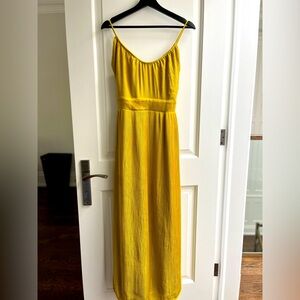 BNWT RW & Co Midi halter neck dress in yellow gold.